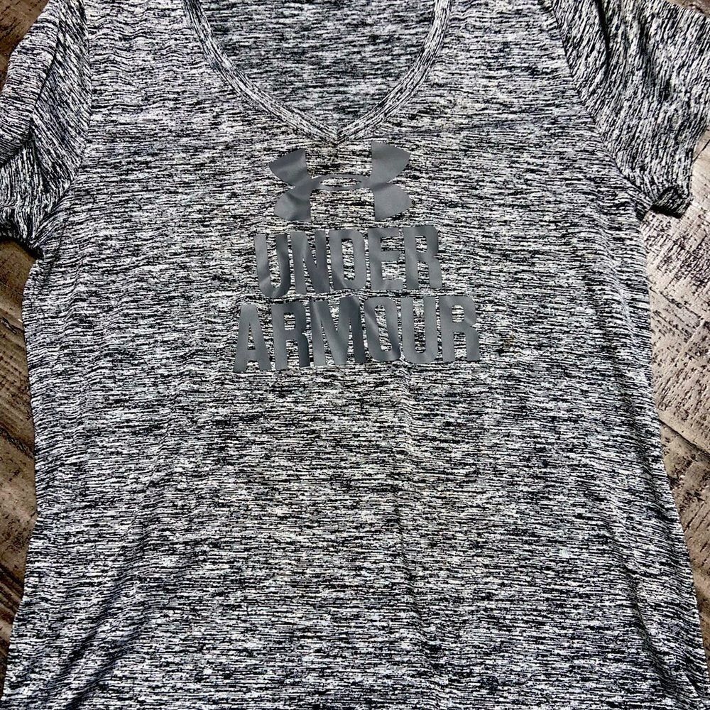 Under armour heat gear athletic top